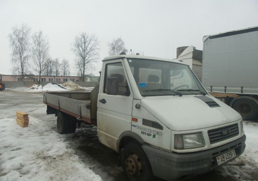 Транспорт доставки стройматериалов магазина СТРОЙКА 4
